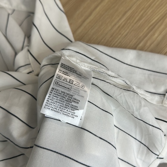 H&M Women's Striped Button Shirt Crop Top Black & White Sz Extra Small - Picture 9 of 9